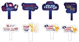 Hashtag cầm tay là bảng nhỏ in hashtag để check-in sự kiện.