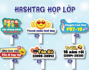 Bảng tên lớp cầm tay là điểm nhấn kỷ yếu thêm ý nghĩa.