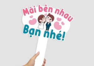 Hashtag cầm tay có thiết kế nhỏ gọn, in sắc nét, dễ cầm và bền khi sử dụng.