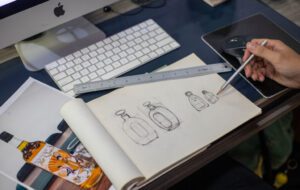 Thiết kế catalogue hiệu quả cần chú ý đến bố cục, màu sắc, hình ảnh và tính nhất quán thương hiệu.