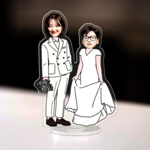 Standee mini để bàn hình người nhỏ gọn, dễ thương và thu hút ánh nhìn ngay từ xa.